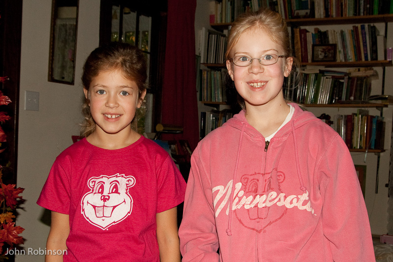 October 20, 2009<nbsp/> @<nbsp/> 07:51<br/><br/>modeling their new gopher attire.