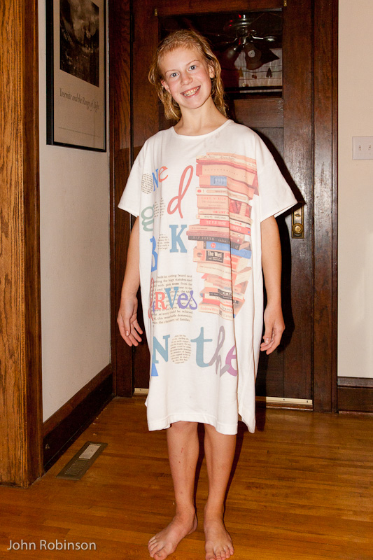 October 24, 2010<nbsp/> @<nbsp/> 18:34<br/><br/>new nightshirt from Grandma: 