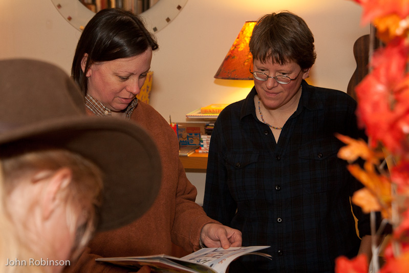 October 31, 2010<nbsp/> @<nbsp/> 14:40<br/><br/>Emily & TG dig through some books